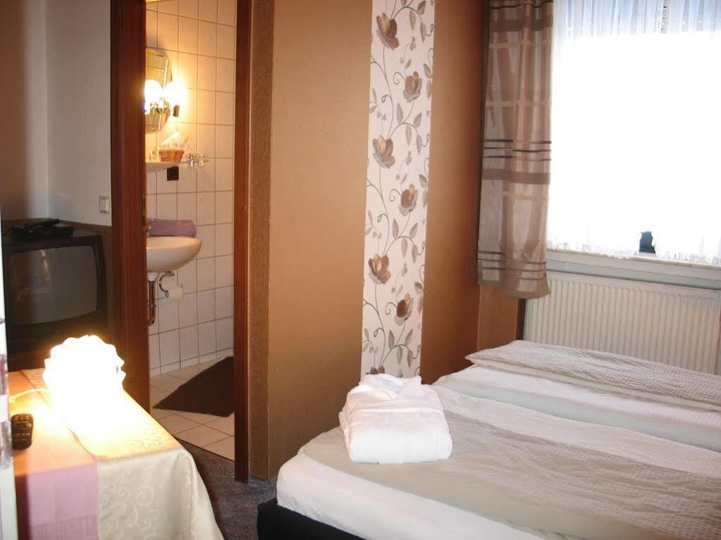 Restaurant Landgasthof Zum Wiesengrund Newel Eksteriør billede